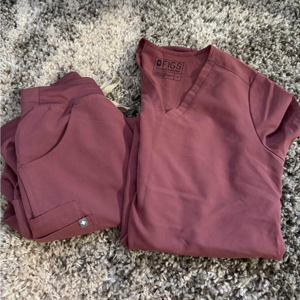 Mauve small fig scrubs